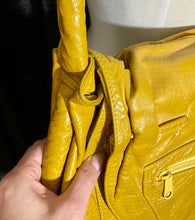 Load image into Gallery viewer, Vintage Double Flap Embossed Leather Purse