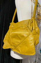 Load image into Gallery viewer, Vintage Double Flap Embossed Leather Purse
