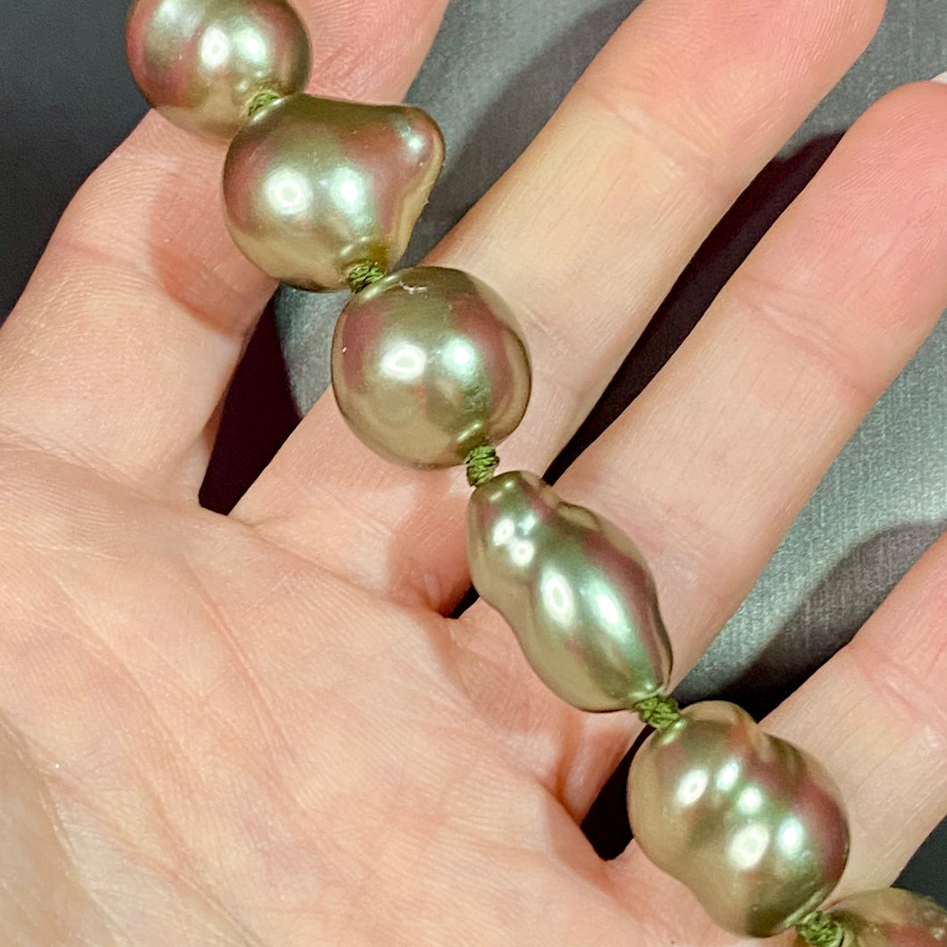 Dawn's Huge Faux Tahitian Pearl Necklace
