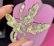 Load image into Gallery viewer, ❤️  Signed TOP (Weiss)Rhodium Plated Crystal Pin
