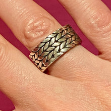 Load image into Gallery viewer, SS Knotted Look Heavy Ring
