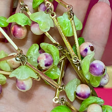 Load image into Gallery viewer, Glass Bead Flower Necklace
