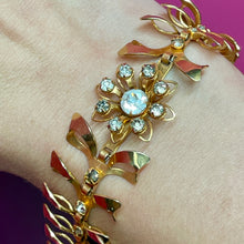 Load image into Gallery viewer, Old 3D Bracelet With Rhinestone
