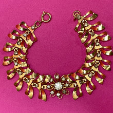 Load image into Gallery viewer, Old 3D Bracelet With Rhinestone
