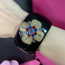 Load image into Gallery viewer, ❤️  St John Hinged Bangle After Verdura With Box
