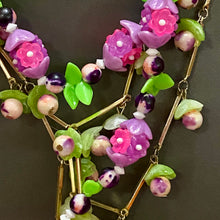 Load image into Gallery viewer, Glass Bead Flower Necklace
